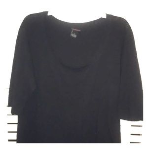 Quarter Sleeve Black Scoop neck tee